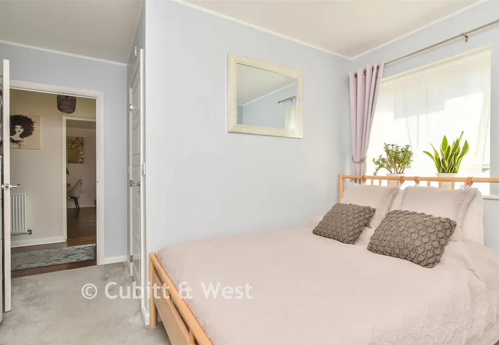Bedroom 1 - Tagalie Square, Worthing, West Sussex - Wards of Kent