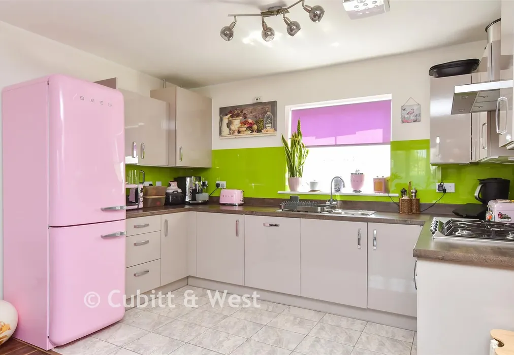 Lounge/ Kitchen - Tagalie Square, Worthing, West Sussex - Wards of Kent