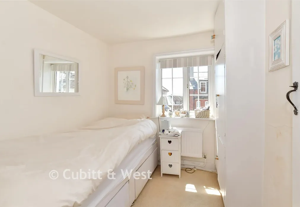 Bedroom 3 - Lower Street, Pulborough, West Sussex - Wards of Kent