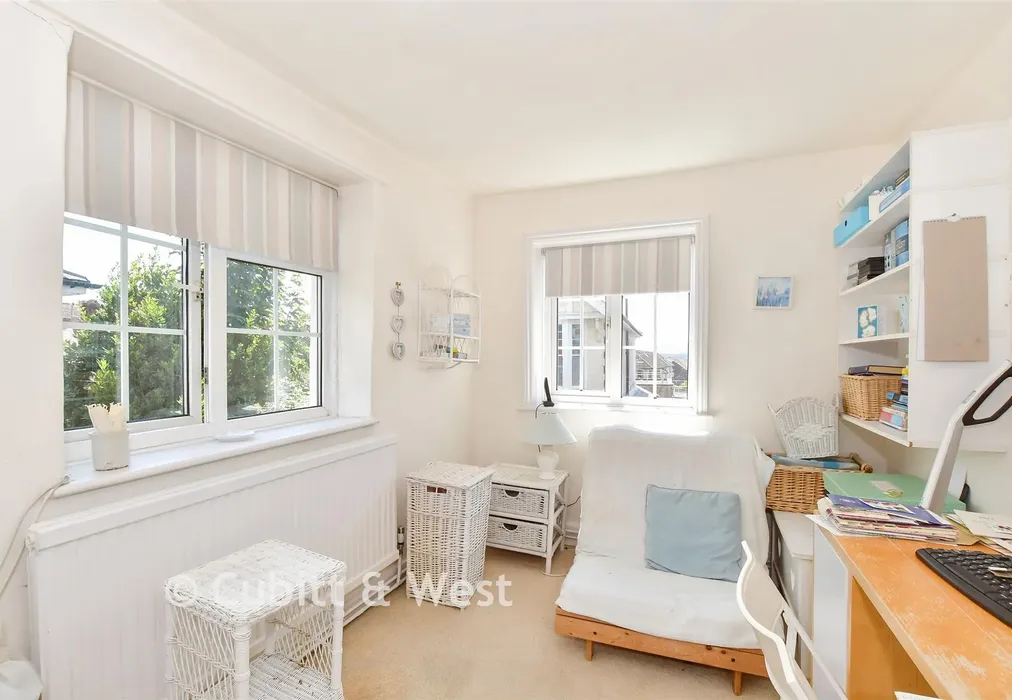 Bedroom 2 - Lower Street, Pulborough, West Sussex - Wards of Kent