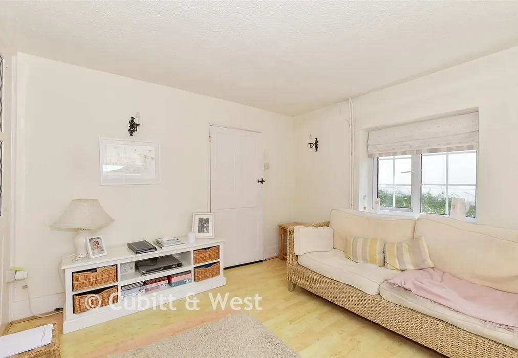Lounge - Lower Street, Pulborough, West Sussex - Wards of Kent