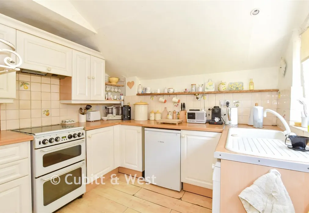 Kitchen - Lower Street, Pulborough, West Sussex - Wards of Kent