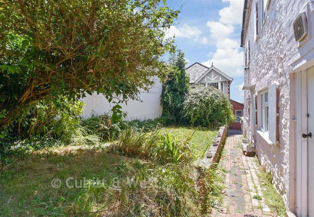 Rear Garden - Lower Street, Pulborough, West Sussex - Wards of Kent