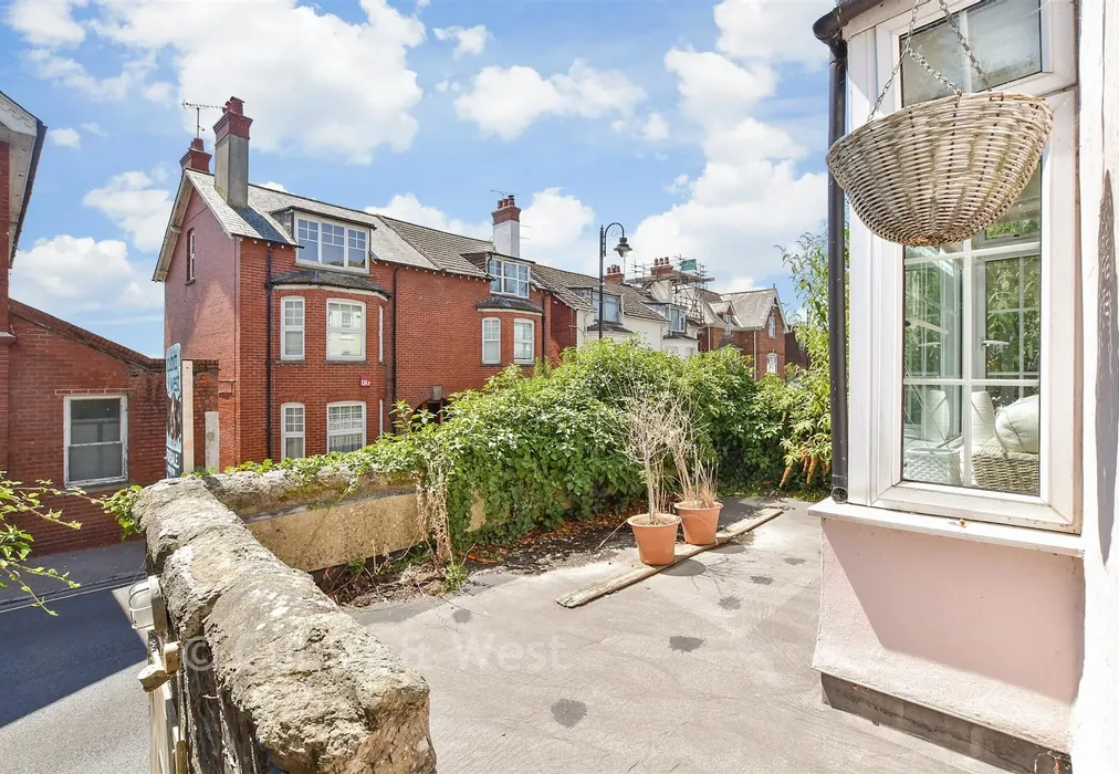 External Feature - Lower Street, Pulborough, West Sussex - Wards of Kent