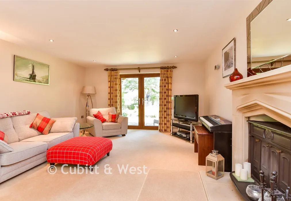 Lounge - Stall House Lane, North Heath, Pulborough, West Sussex - Wards of Kent