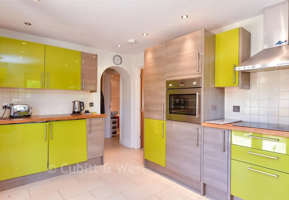 Kitchen - Stall House Lane, North Heath, Pulborough, West Sussex - Wards of Kent