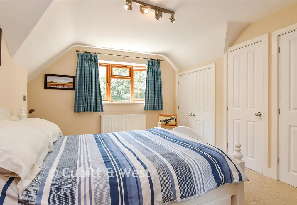 Bedroom 4 - Stall House Lane, North Heath, Pulborough, West Sussex - Wards of Kent