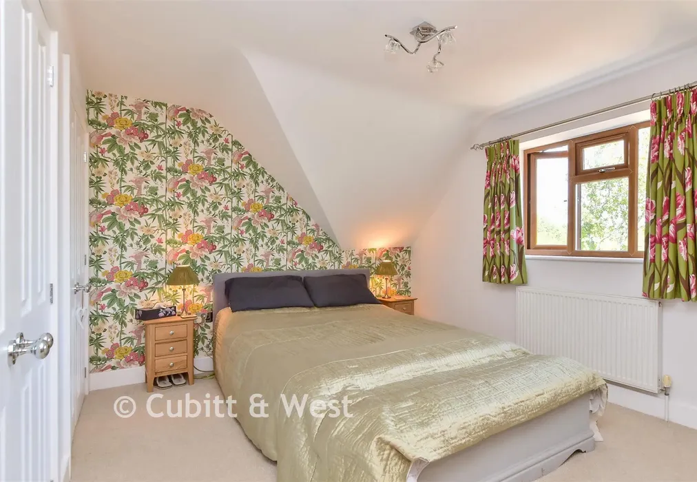 Bedroom 2 - Stall House Lane, North Heath, Pulborough, West Sussex - Wards of Kent