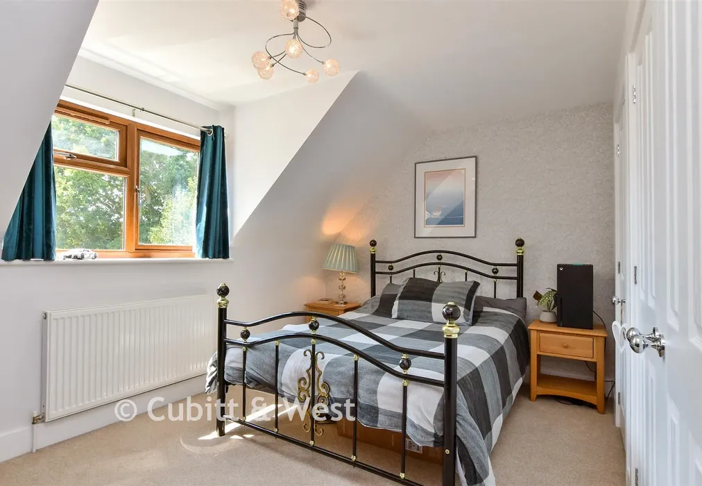 Bedroom 3 - Stall House Lane, North Heath, Pulborough, West Sussex - Wards of Kent