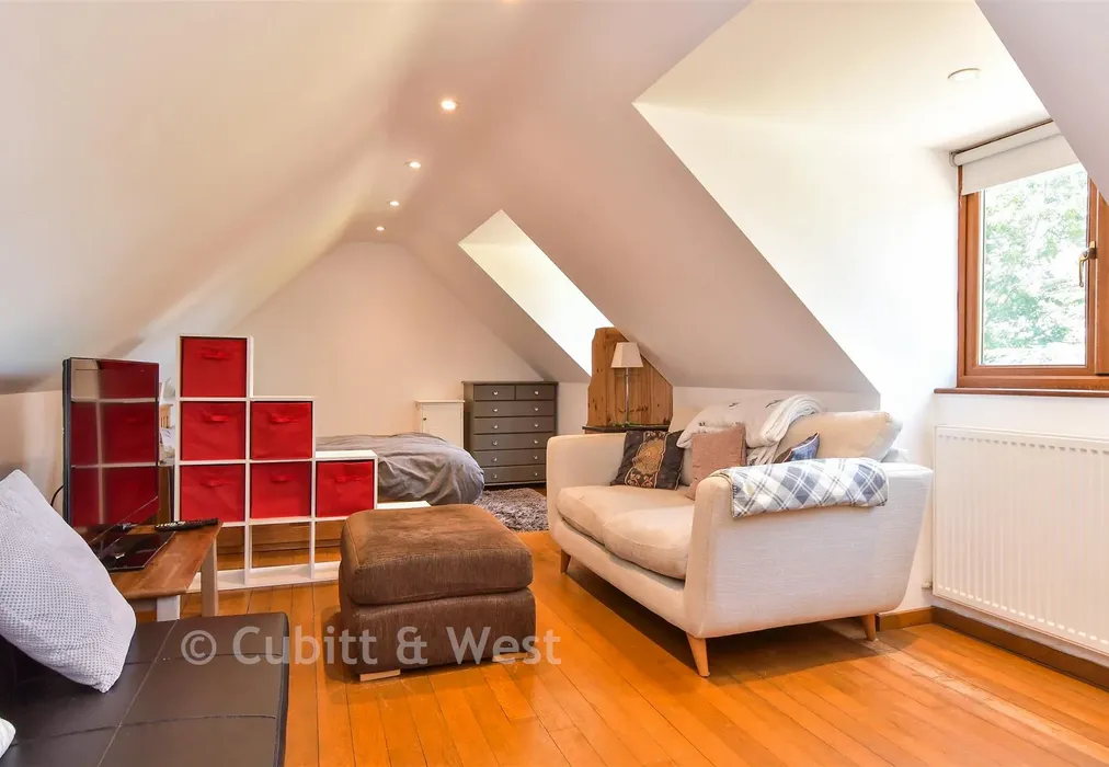 Room 1 - Stall House Lane, North Heath, Pulborough, West Sussex - Wards of Kent