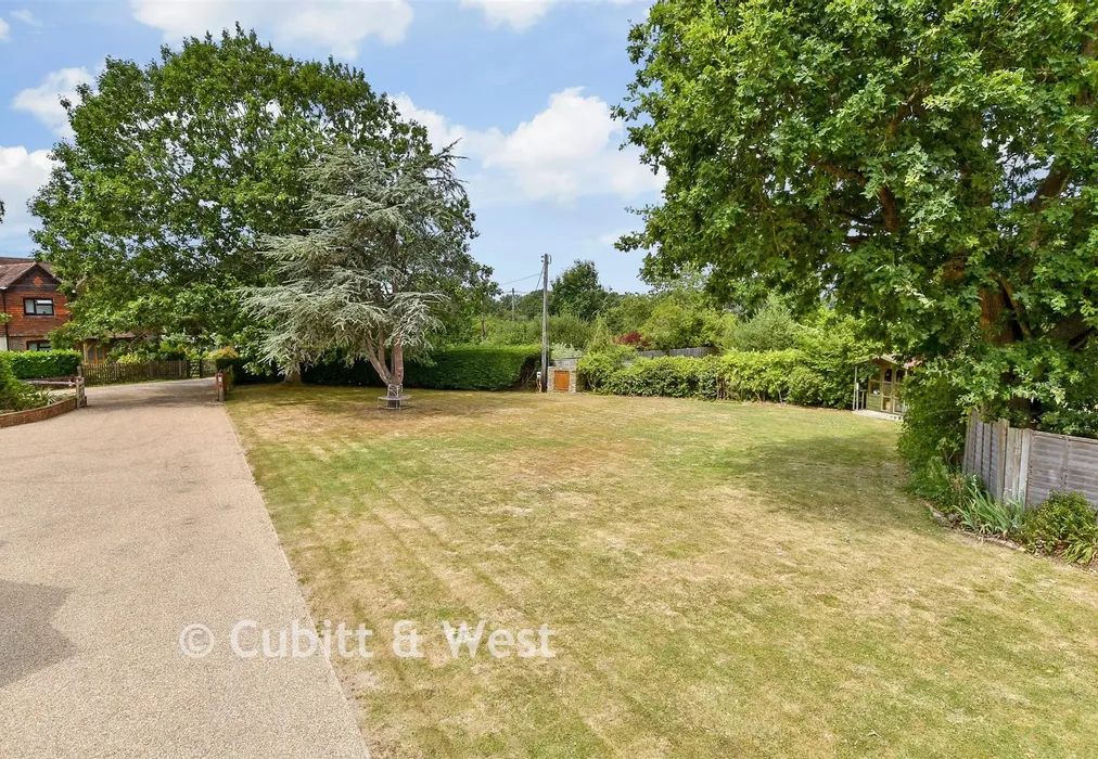 Front Garden - Stall House Lane, North Heath, Pulborough, West Sussex - Wards of Kent
