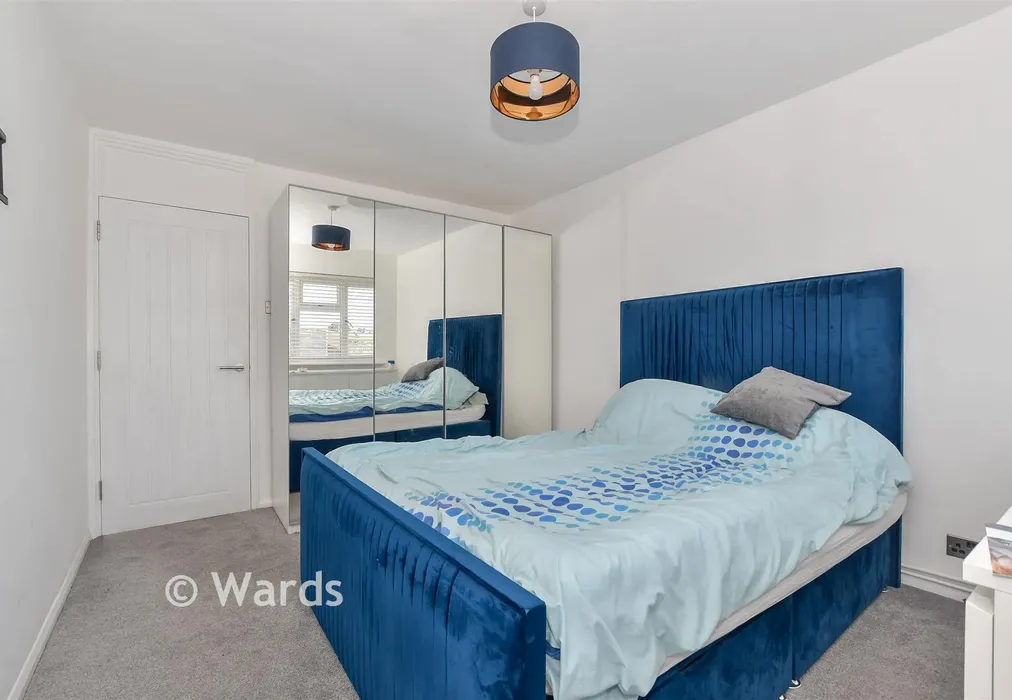 Bedroom 1 - Cressfield, Ashford, Kent - Wards of Kent