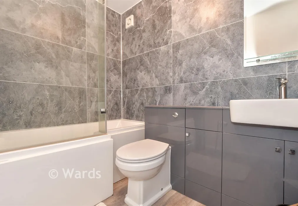 Bathroom - Cressfield, Ashford, Kent - Wards of Kent