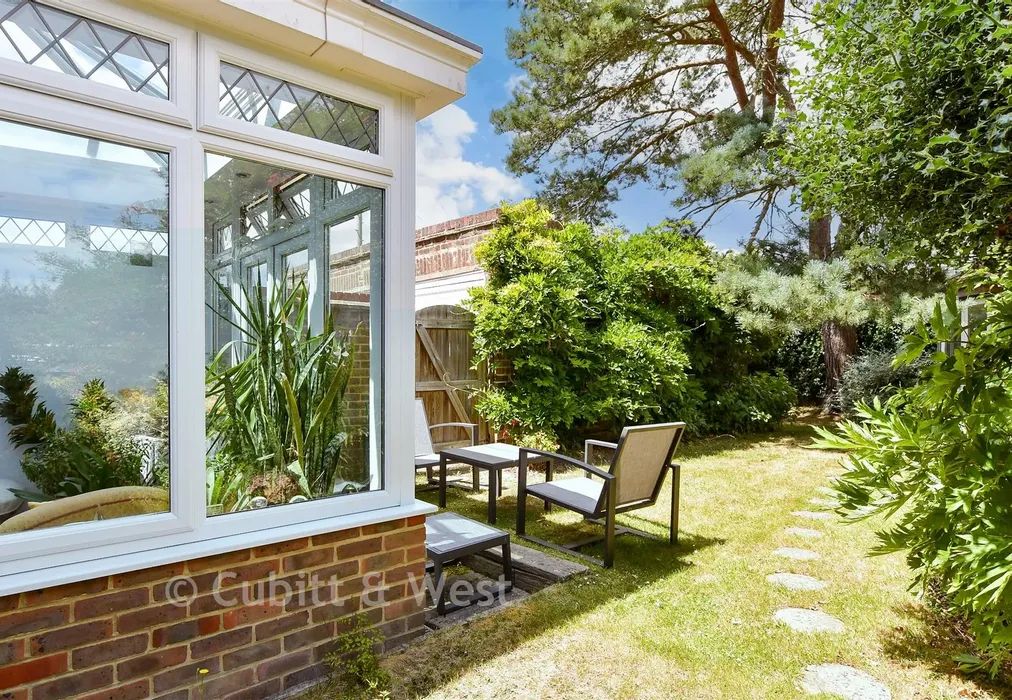 Rear Garden - Brook Lane, Ferring, West Sussex - Wards of Kent