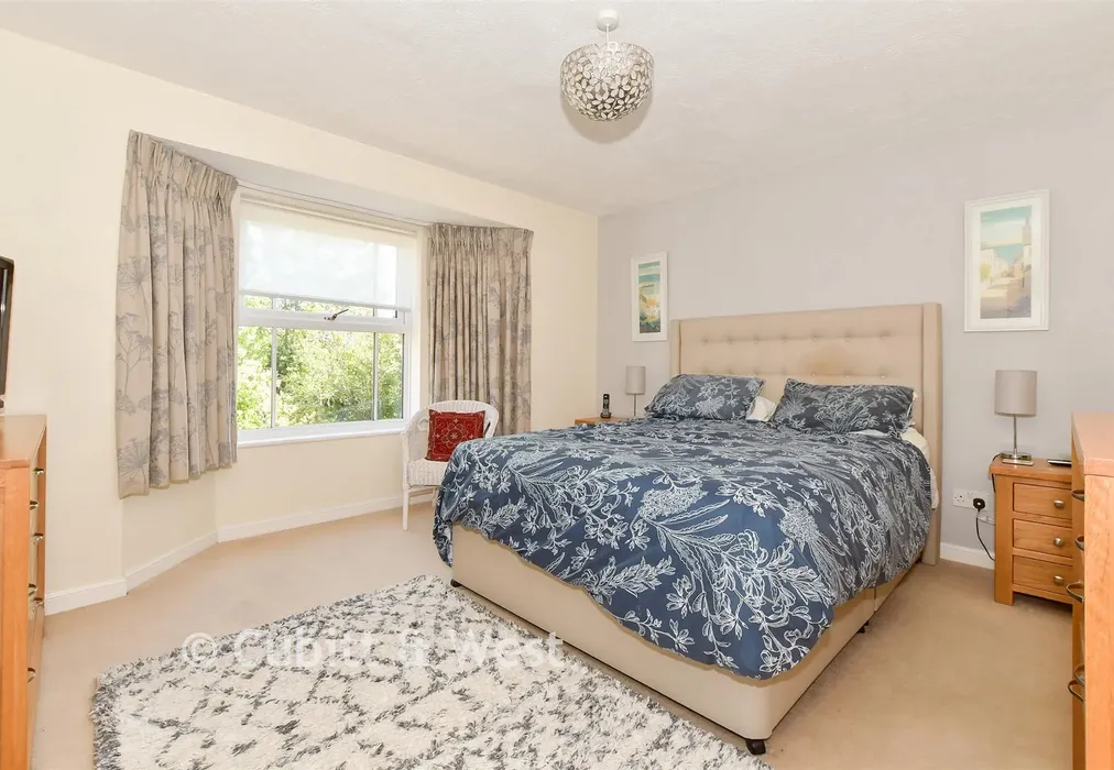 Bedroom 1 - Masons Way, Pulborough, West Sussex - Wards of Kent