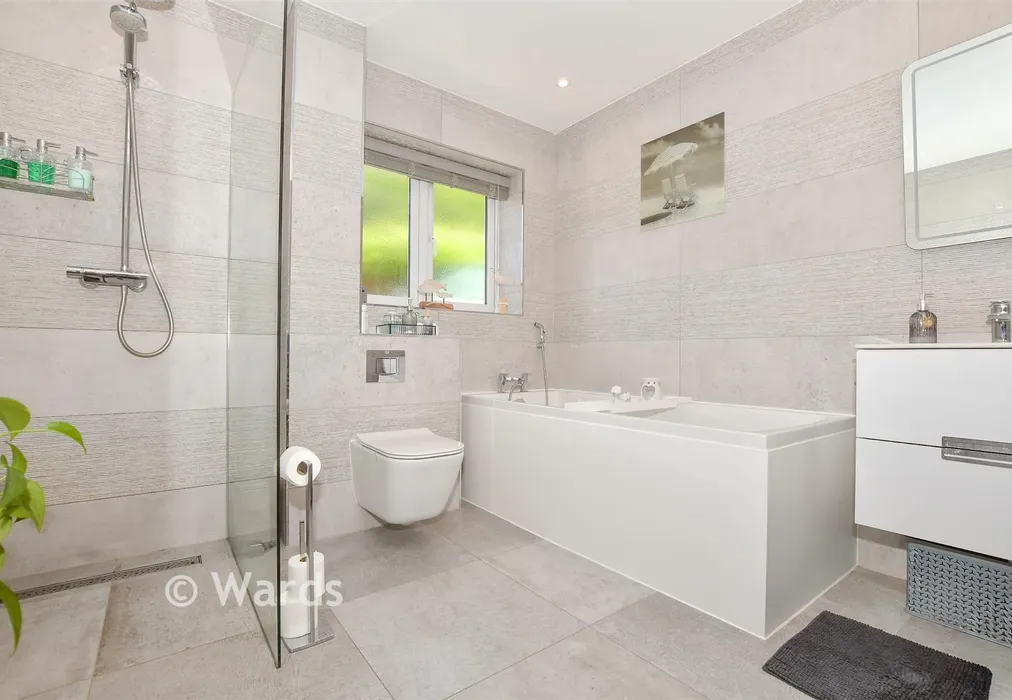 Bathroom - Mulberry Place, Maidstone, Kent - Wards of Kent