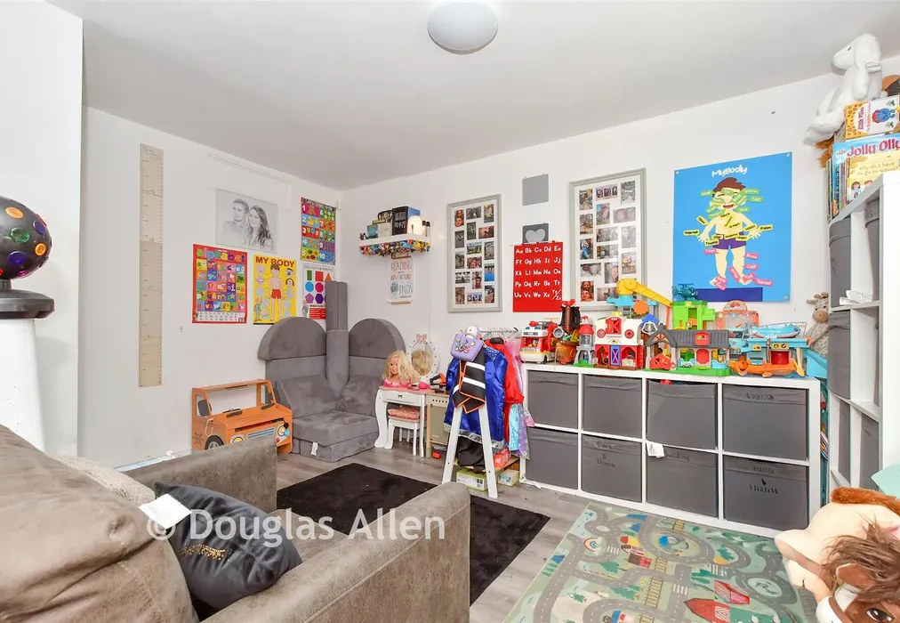 Family Area - Ruskin Path, Wickford, Essex - Wards of Kent