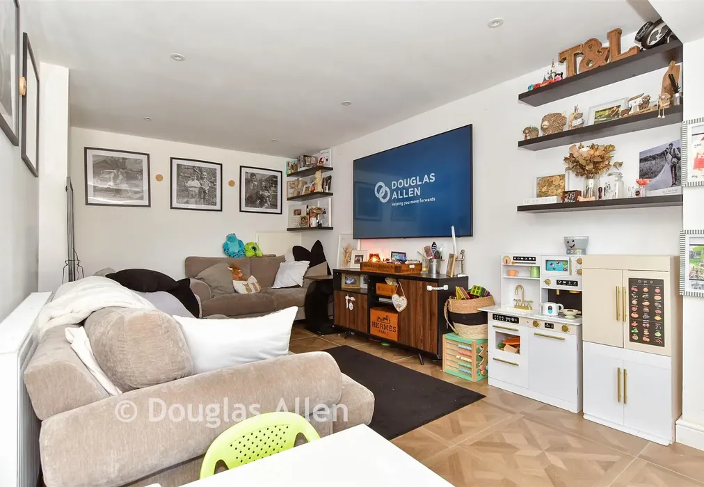 Lounge - Ruskin Path, Wickford, Essex - Wards of Kent