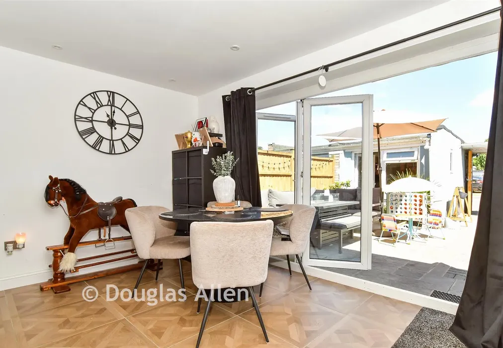 Dining Area - Ruskin Path, Wickford, Essex - Wards of Kent