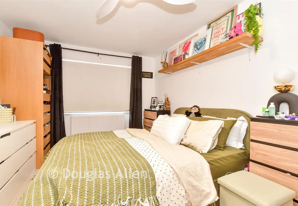 Bedroom 1 - Ruskin Path, Wickford, Essex - Wards of Kent