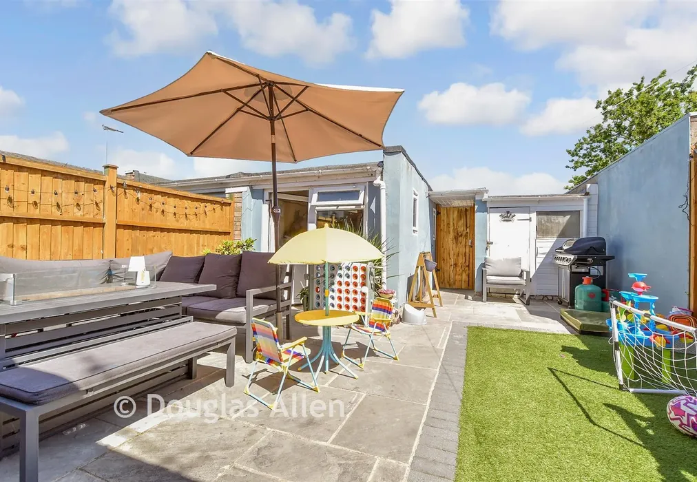 Rear Garden - Ruskin Path, Wickford, Essex - Wards of Kent