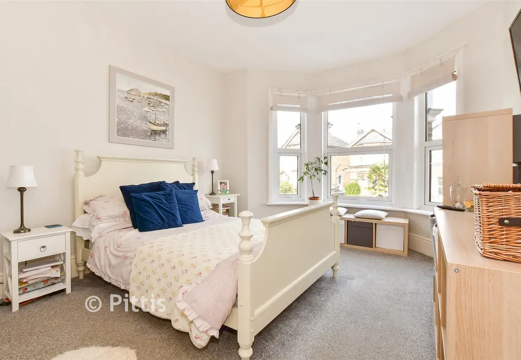 Bedroom 1 - St. Paul's Crescent, Shanklin, Isle of Wight - Wards of Kent