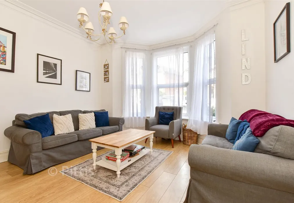 Lounge - St. Paul's Crescent, Shanklin, Isle of Wight - Wards of Kent