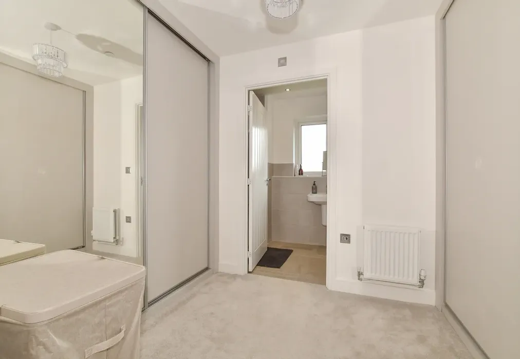 Dressing area - Campion Avenue Herne Bay CT6 - Wards of Kent