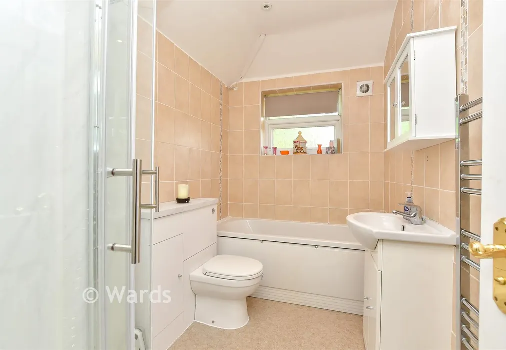 Bathroom - Lower Hartlip Road, Hartlip, Sittingbourne, Kent - Wards of Kent