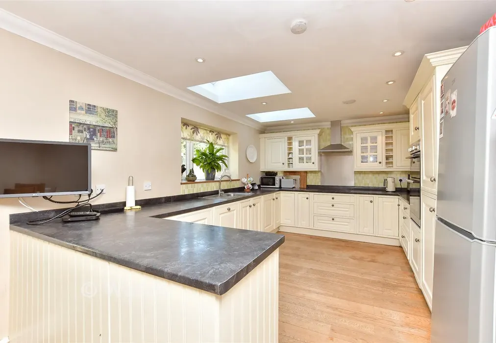 Kitchen/Diner - Lower Hartlip Road, Hartlip, Sittingbourne, Kent - Wards of Kent