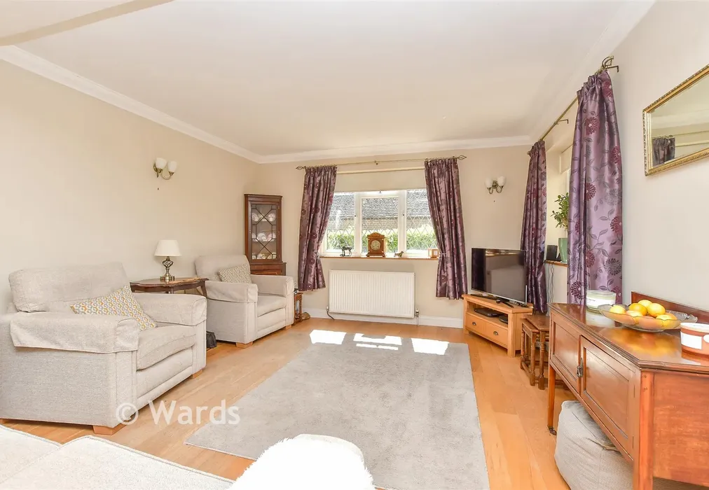 Lounge - Lower Hartlip Road, Hartlip, Sittingbourne, Kent - Wards of Kent