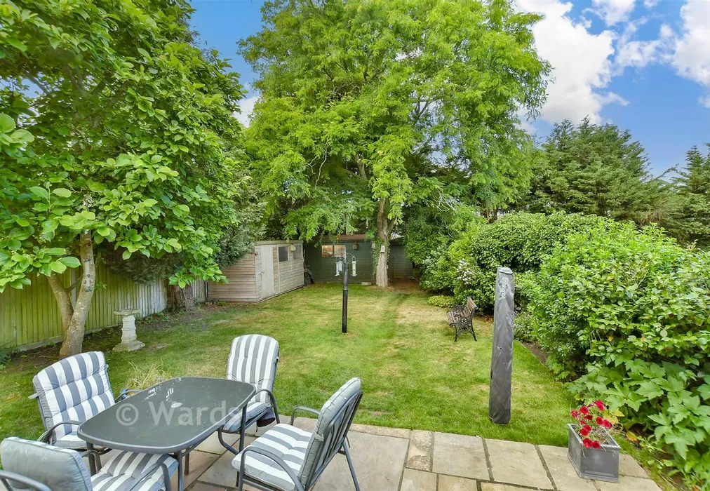 Rear Garden - Lower Hartlip Road, Hartlip, Sittingbourne, Kent - Wards of Kent