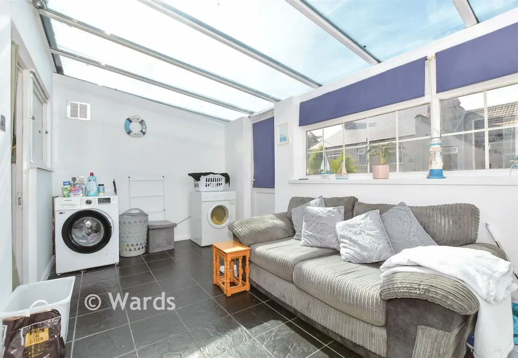 Sun Room - Warren Road, Folkestone, Kent - Wards of Kent