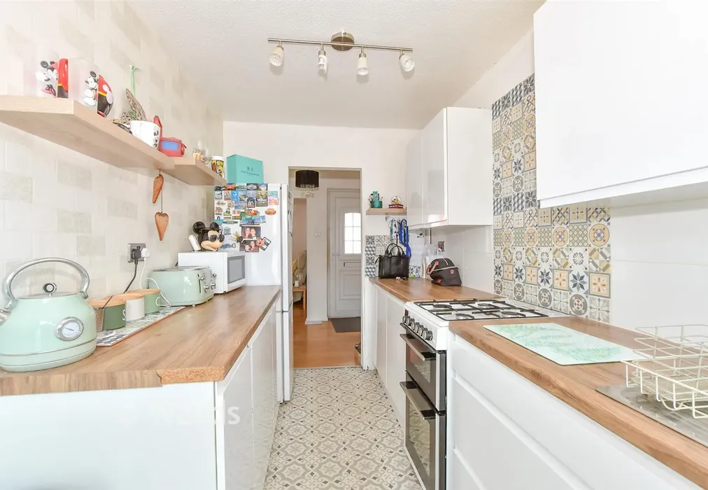Kitchen - Warren Road, Folkestone, Kent - Wards of Kent