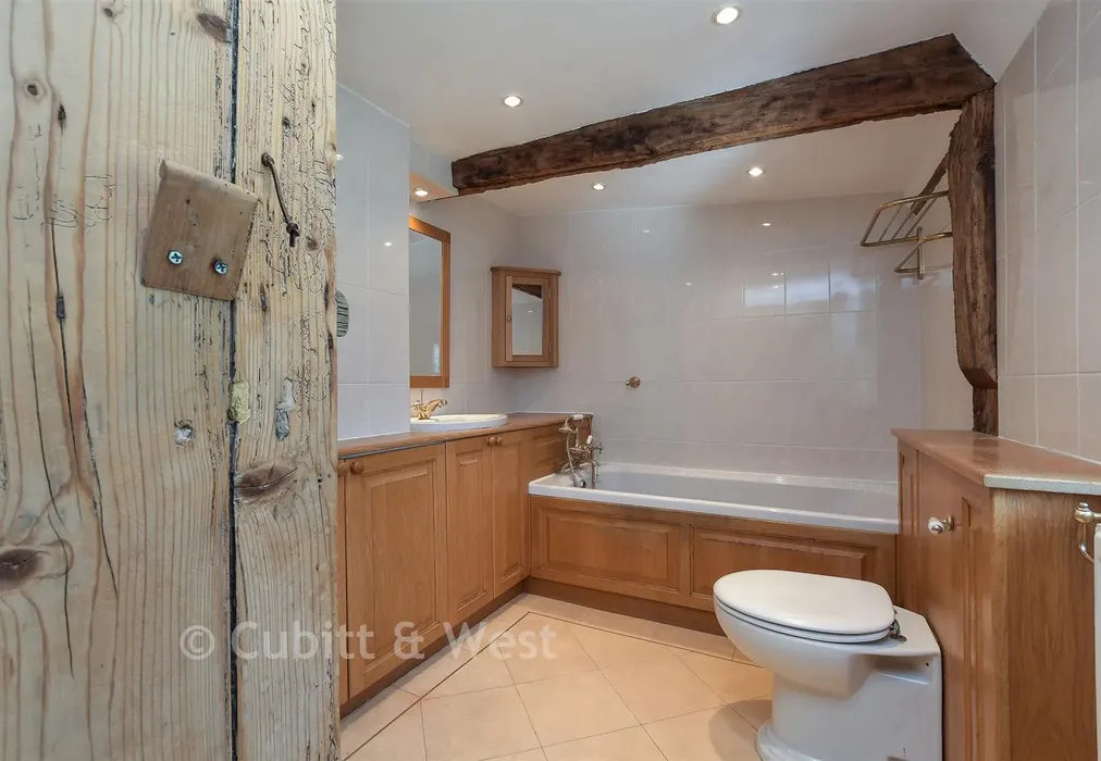 Bathroom - Newchapel Road, Lingfield, Surrey - Wards of Kent