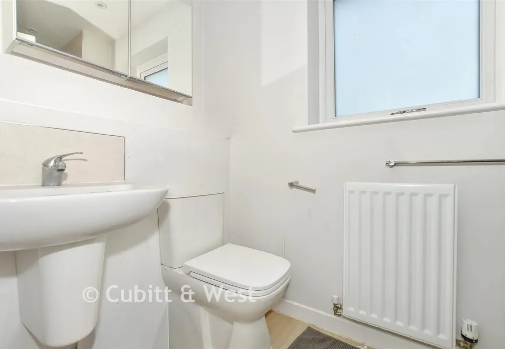 En-Suite Shower Room - Summer Barn Place, Pease Pottage, West Sussex - Wards of Kent
