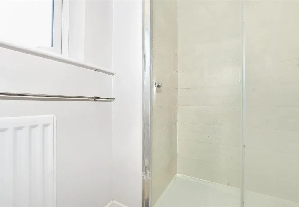 En-Suite Shower Room - Summer Barn Place, Pease Pottage, West Sussex - Wards of Kent