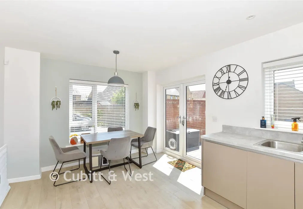 Kitchen/ Diner - Summer Barn Place, Pease Pottage, West Sussex - Wards of Kent