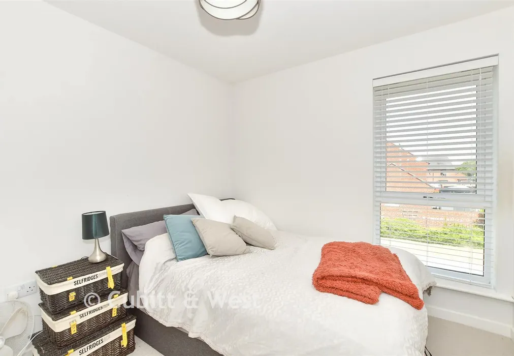 Bedroom 2 - Summer Barn Place, Pease Pottage, West Sussex - Wards of Kent
