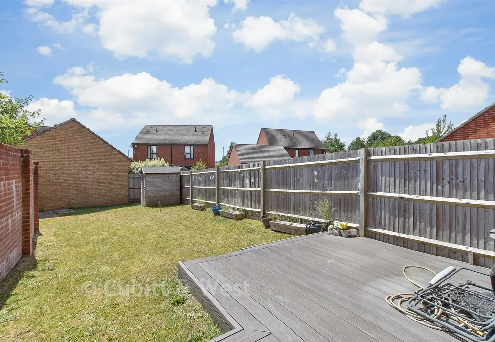 Rear Garden - Summer Barn Place, Pease Pottage, West Sussex - Wards of Kent