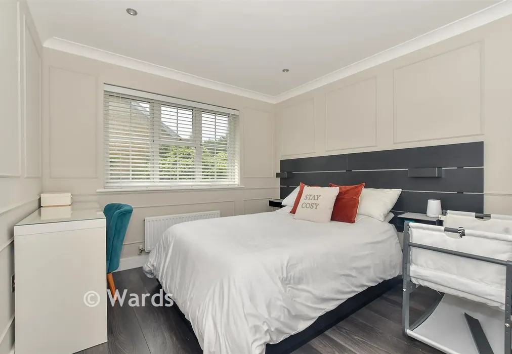 Bedroom 1 - Kestrel Close, Kingsnorth, Ashford, Kent - Wards of Kent