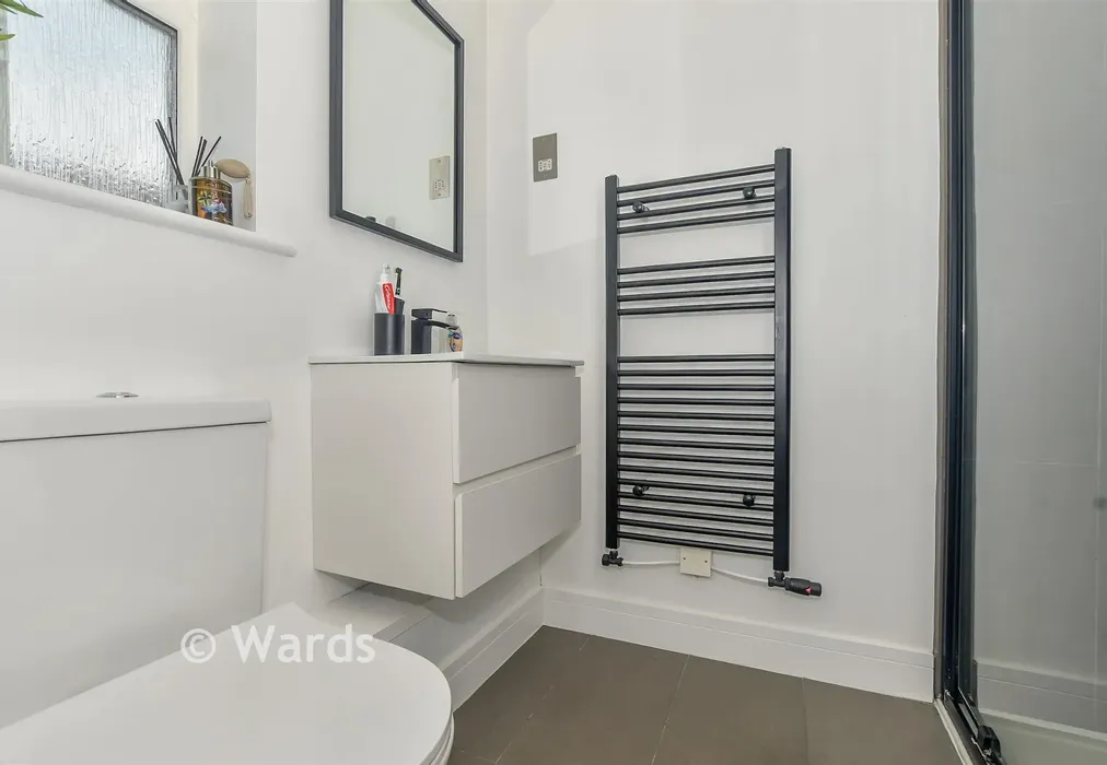 En-Suite - Kestrel Close, Kingsnorth, Ashford, Kent - Wards of Kent