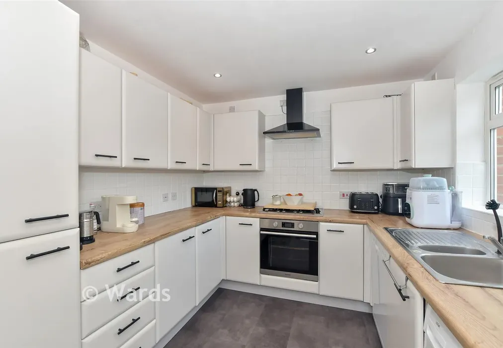Kitchen - Kestrel Close, Kingsnorth, Ashford, Kent - Wards of Kent