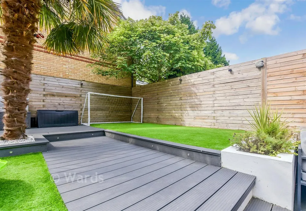 Rear Garden - Kestrel Close, Kingsnorth, Ashford, Kent - Wards of Kent