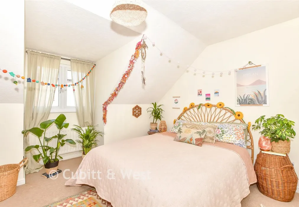 Bedroom 1 - Oaks Close, Westergate, West Sussex - Wards of Kent