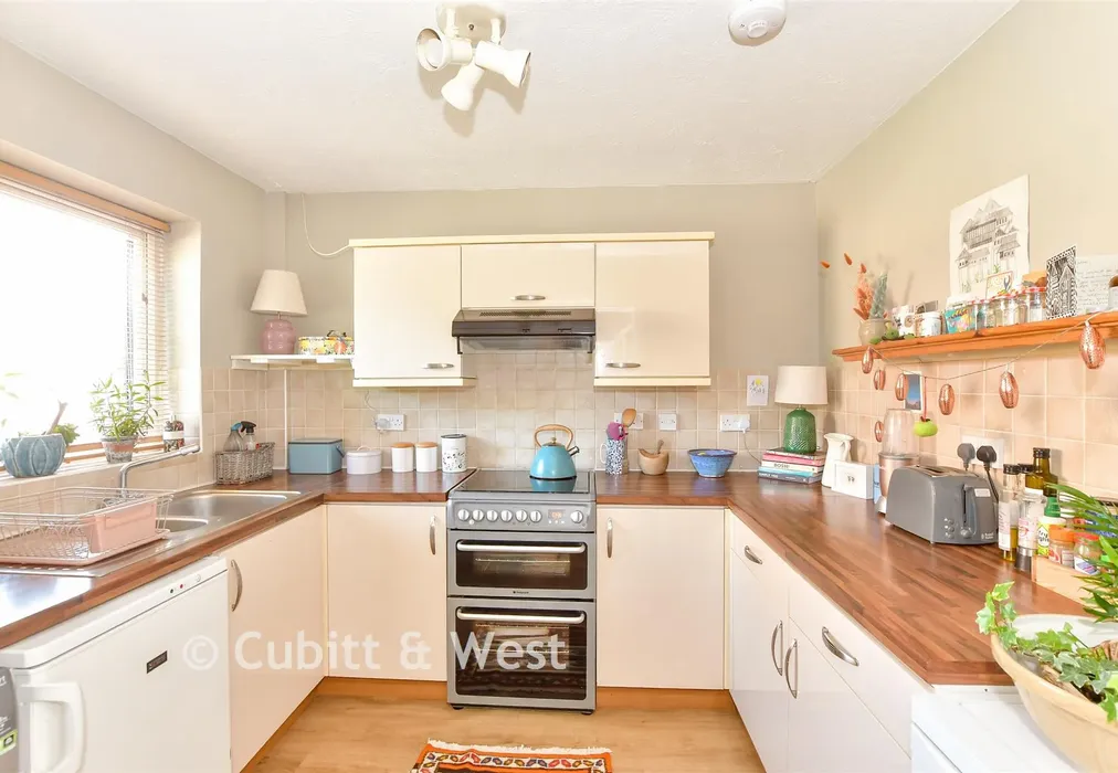 Kitchen - Oaks Close, Westergate, West Sussex - Wards of Kent