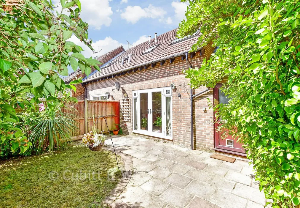 Rear Garden - Oaks Close, Westergate, West Sussex - Wards of Kent