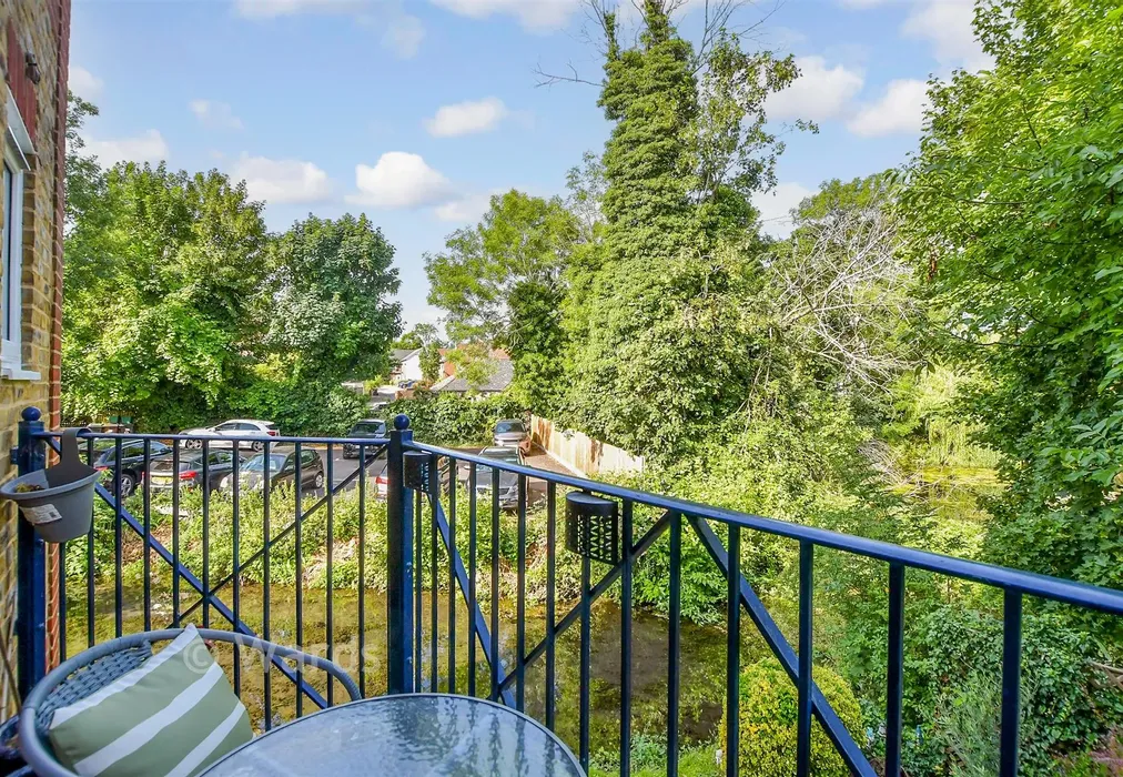 Balcony - Mill Street, East Malling, Kent - Wards of Kent