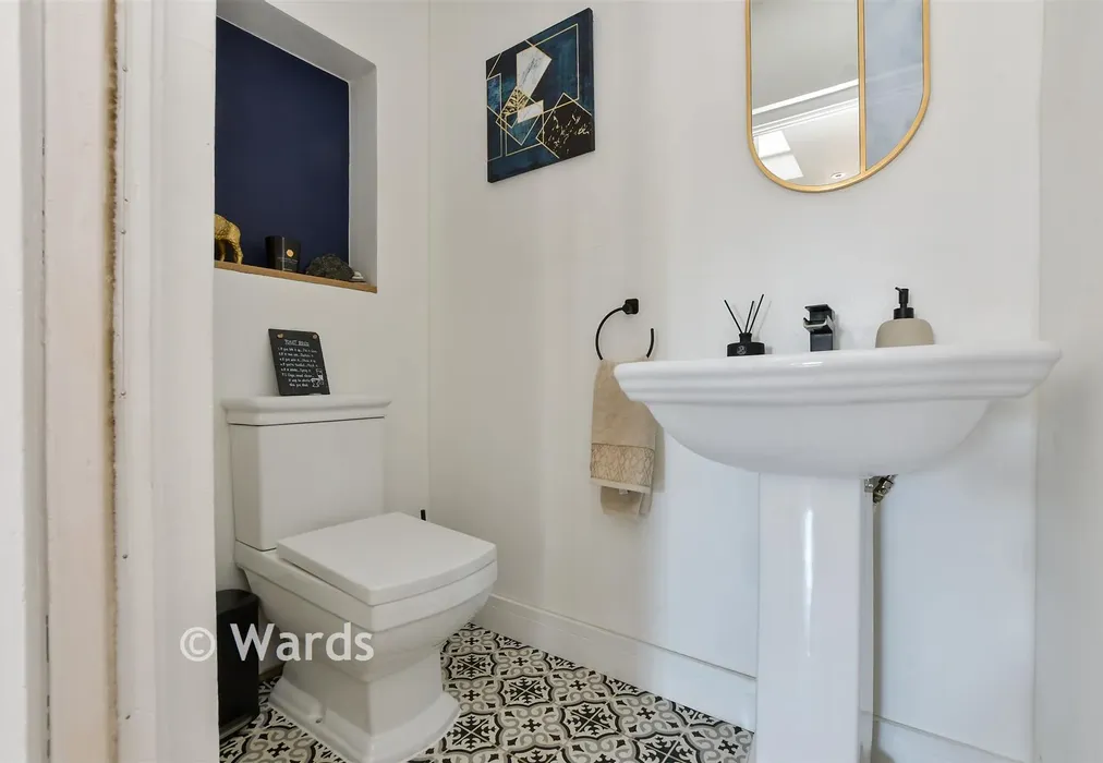 Cloakroom - Westfield Road, Birchington, Kent - Wards of Kent