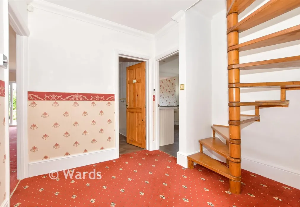Hallway - Cross Road, Birchington, Kent - Wards of Kent
